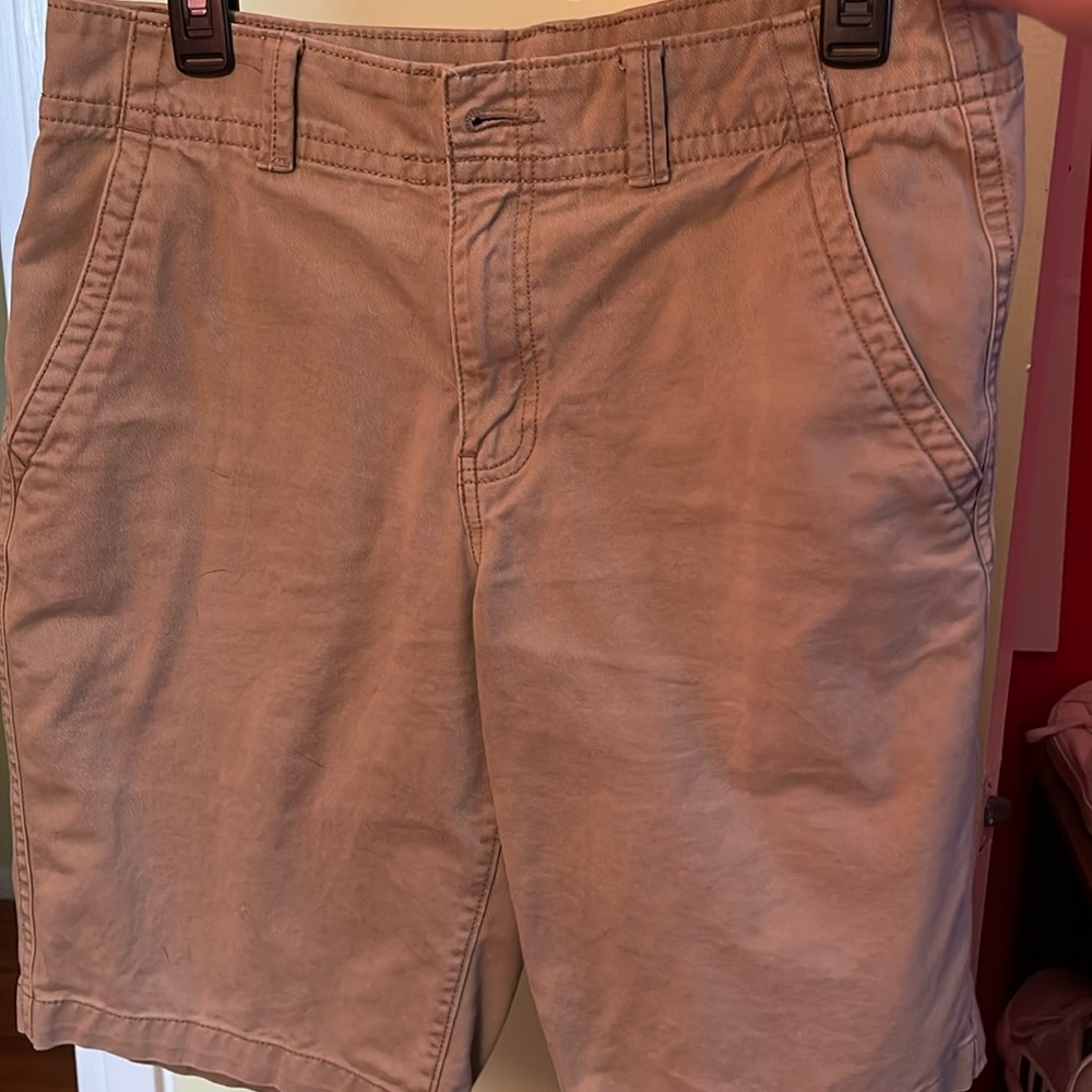 Men’s khaki shorts